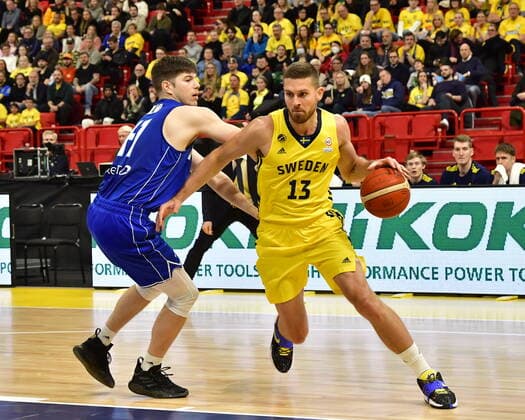 Finland s Topias Palmi and Sweden s Chris Czerapowicz during the Fiba World Cup European qualifier basketball match, 1st round Group C, between Sweden and Finland at Avicii Arena in Stockholm, Sweden November 25, 2021 STOCKHOLM Sweden x10030x,  Copyright: xJonasxEkströmer TTx BASKET WORLD CUP QUALIFIER SWE-FIN
