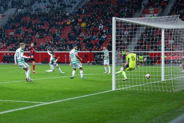25 11 2021, Football, 2021 2022 season, Europa League, Matchday 5, Bayer 04 Leverkusen Celtic Glasgow, Robert Andrich Bayer 04 Leverkusen scores the goal to make it 2 2 Photo by Dennis Ewert RHR FOTO Leverkusen BayArena NRW Germany xRHR FOTO DEx