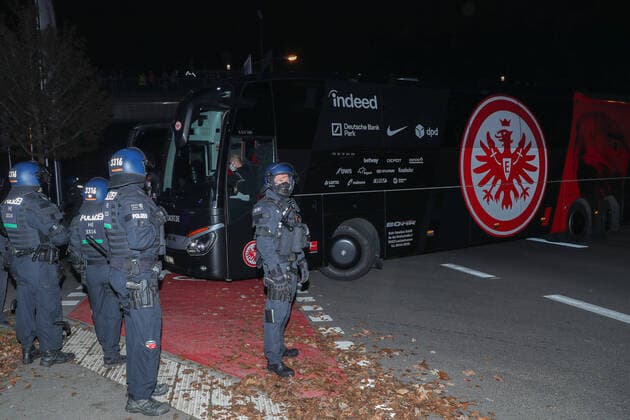 Football UEFA Europa League 05 matchday Eintracht Frankfurt Royal Antwerp on 25 11 2021 at Deutsche Bank Park in Frankfurt The team bus of Eintracht Frankfurt is guarded by police escorts UR