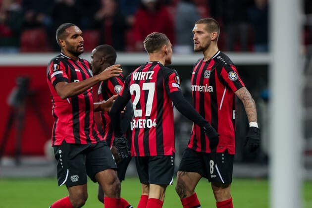 25 11 2021, Football, 2021 2022 season, Europa League, Matchday 5, Bayer 04 Leverkusen Celtic Glasgow, Bayer Leverkusen players celebrate goal to make it 2 2 by Robert Andrich Bayer 04 Leverkusen photo Dennis Ewert RHR FOTO Leverkusen BayArena NRW Germany xRHR FOTO DEx