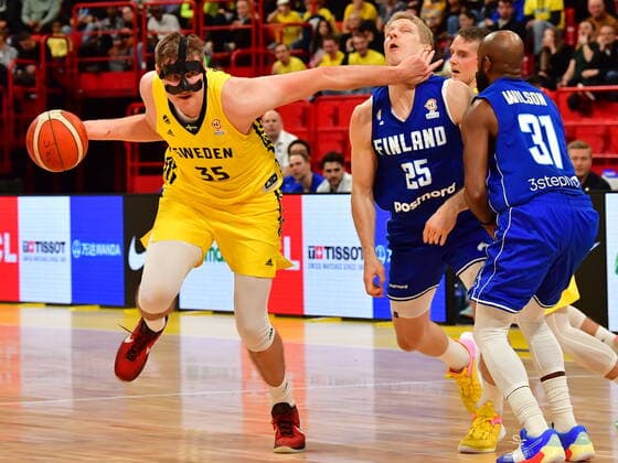 Sweden s Simon Birgander against Finland s Juho Nenonen and Jamar Wilson during the Fiba World Cup European qualifier basketball match, 1st round Group C, between Sweden and Finland at Avicii Arena in Stockholm, Sweden November 25, 2021 STOCKHOLM Sweden x10030x,  Copyright: xJonasxEkströmer TTx BASKET WORLD CUP QUALIFIER SWE-FIN
