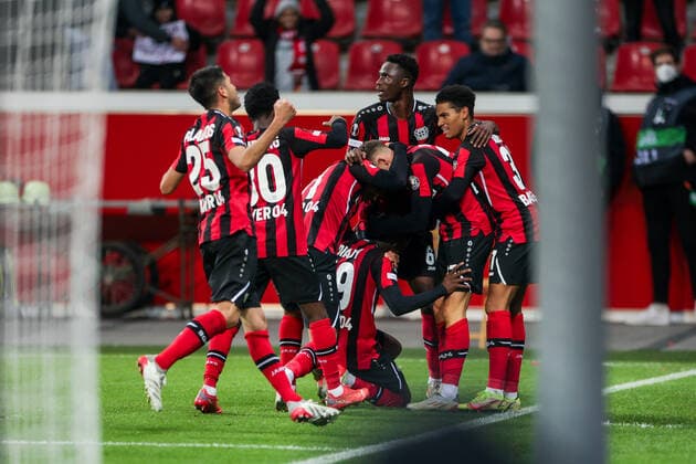 25 11 2021, Football, 2021 2022 season, Europa League, Matchday 5, Bayer 04 Leverkusen Celtic Glasgow, Bayer Leverkusen players celebrate goal to make it 3 2 by Moussa Diaby Bayer 04 Leverkusen photo Dennis Ewert RHR FOTO Leverkusen BayArena NRW Germany xRHR FOTO DEx