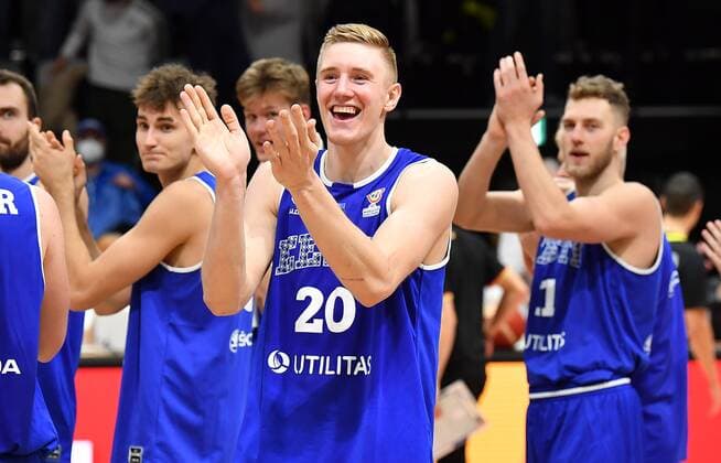 25 11 2021 Basketball international qualifying World Cup European Qualifiers Germany Germany vs Estonia Estonia Rauno Nurger 20, Estonia and team team cheering joy after end of game