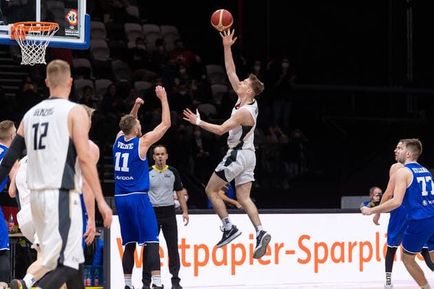 Basketball Nürnberg 25 11 2021 FIBA World Cup European Qualifiers Germany GER Estonia EST Justus Hollatz Germany, No 21 Siim Sander Vene Estonia, No 11