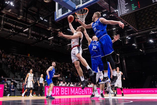 Basketball Nürnberg 25 11 2021 FIBA World Cup European Qualifiers Germany GER Estonia EST Christian Sengfelder Germany, No 43 Rauno Nurger Estonia, No 20 Siim Sander Vene Estonia, No 11