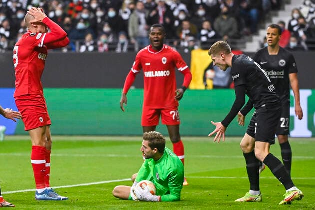 Antwerp s Michael Frey looks dejected during a soccer game between German Eintracht Frankfurt and Belgian Royal Antwerp FC, Thursday 25 November 2021 in Frankfurt, Germany, game five (out of six) in Group D of the UEFA Europa League group stage. LAURIExDIEFFEMBACQ  x3143488x