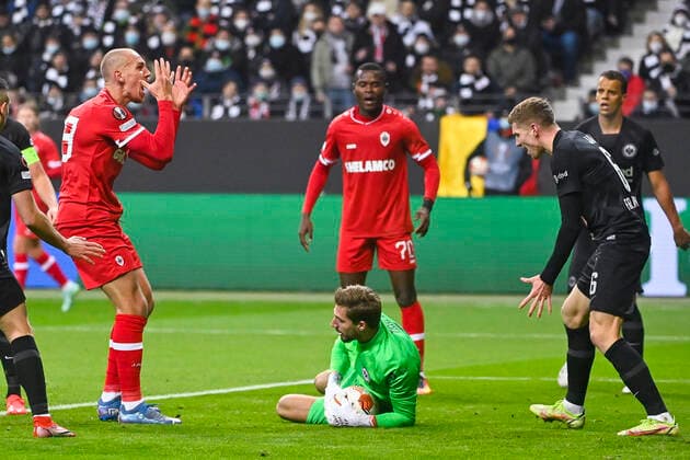 Antwerp s Michael Frey looks dejected during a soccer game between German Eintracht Frankfurt and Belgian Royal Antwerp FC, Thursday 25 November 2021 in Frankfurt, Germany, game five (out of six) in Group D of the UEFA Europa League group stage. LAURIExDIEFFEMBACQ  x3143496x