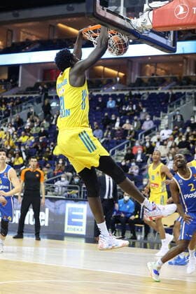 DEU, EuroLeague, ALBA vs Maccabi Tel Aviv, 25 11 2021, Mercedes Benz Arena, Berlin, DEU, EuroLeague, ALBA vs Maccabi Tel Aviv, in picture dunking of Christ Koumadje ALBA Berlin 21 nordphotoxGmbHx xEngler nph00076
