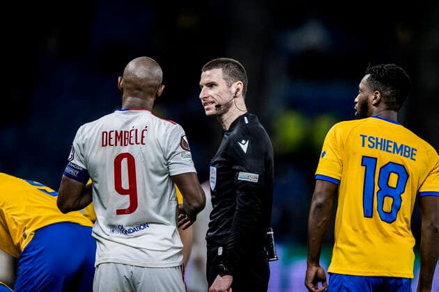 Broendby IF v Lyon, UEFA Europa League, Broendby, Denmark Broendby, Denmark. 25th, November 2021. Moussa Dembele (9) of Lyon and referee Georgi Kabakov seen during the UEFA Europa League match between Broendby IF and Lyon at Broendby Stadion in Broendby. Brondby Denmark  Copyright: xGonzalesxPhoto LassexLagonix
