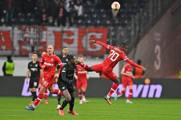 FRANKFURT, GERMANY - NOVEMBER 25 : Evan Ndicka defender of Eintracht Frankfurt and Ally Samatta Mbwana forward of Antwerp FC during the UEFA Europa League Group stage D match between Eintracht Frankfurt and Royal Antwerp FC on November 25, 2021 in Frankfurt, Germany, 25 11 21 ( Frankfurt v Antwerp FC - UEFA Europa League PhotoNews Panoramic 