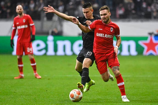 Eintracht s Rafael Santos Borre and Antwerp s Birger Verstraete fight for the ball during a soccer game between German Eintracht Frankfurt and Belgian Royal Antwerp FC, Thursday 25 November 2021 in Frankfurt, Germany, game five (out of six) in Group D of the UEFA Europa League group stage. LAURIExDIEFFEMBACQ  x3143549x