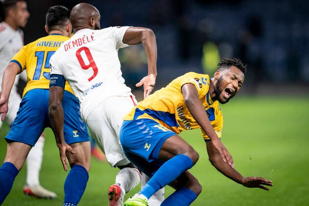 Broendby IFs Kevin Tshiembei match with Olympique Lyonnais Moussa Dembele during the Europa League match between Broendby IF and Olympique Lyonnais at Broendby Stadium in Broendby, Thursday 25 November 2021, Broendby Denmark  Copyright: RitzauxScanpix MadsxClausxRasmussenx cop101 spdk20211125-215742-L