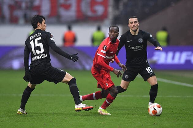 Football Europa League Matchday 5 Eintracht Frankfurt Royal Antwerpen FC on 25 11 2021 at Deutsche Bank Park in Frankfurt Daichi Kamada Frankfurt , left Alhassan Yusuf Antwerpen , center Filip Kostic Frankfurt , right xHDx