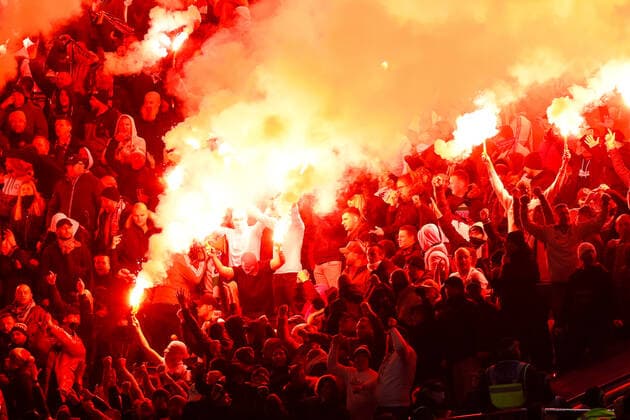 25th November 2021; King Power Stadium, Leicester, Leicestershire, England; Europa League football Leicester City versus Legia Warsaw; Legia Warsaw fans light flares  ActionPlus12342476 GrahamxWilson