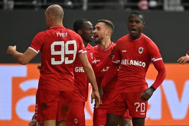 FRANKFURT, GERMANY - NOVEMBER 25 : Ally Samatta Mbwana forward of Antwerp FC celebrate his goal during the UEFA Europa League Group stage D match between Eintracht Frankfurt and Royal Antwerp FC on November 25, 2021 in Frankfurt, Germany, 25 11 21 ( Frankfurt v Antwerp FC - UEFA Europa League PhotoNews Panoramic 