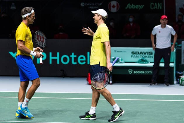 211125 AndrÃ Göransson and Robert Lindstedt of Sweden celebrate during the Davis Cup Finals group stage tennis match between Canada and Sweden on November 25, 2021 in Madrid Photo Mathias Bergeld BILDBYRAN kod MB MB0271 tennis davis cup davis cup finals davis cup finals 2021 canada sweden bbeng sverige canada cheers,  Copyright: MATHIASxBERGELD BB211125MB108