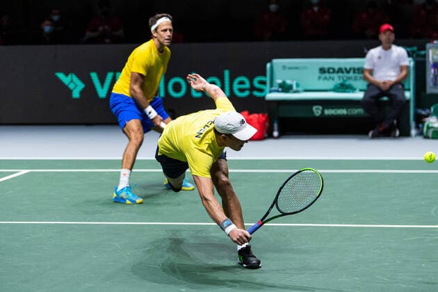 211125 Robert Lindstedt and AndrÃ Göransson of Sweden during the Davis Cup Finals group stage tennis match between Canada and Sweden on November 25, 2021 in Madrid Photo Mathias Bergeld BILDBYRAN kod MB MB0271 tennis davis cup davis cup finals davis cup finals 2021 canada sweden bbeng sverige kanada,  Copyright: MATHIASxBERGELD BB211125MB110