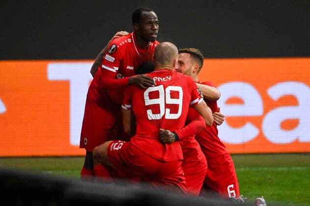 Antwerp s Ally Samatta Mbwana celebrates with his teammates after scoring during a soccer game between German Eintracht Frankfurt and Belgian Royal Antwerp FC, Thursday 25 November 2021 in Frankfurt, Germany, game five (out of six) in Group D of the UEFA Europa League group stage. LAURIExDIEFFEMBACQ  x3143670x