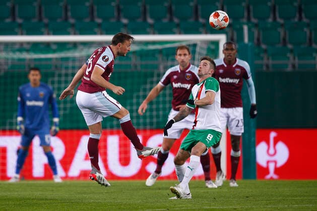 Rapid Vienna v West Ham United UEFA Europa League Mark Noble of West Ham United wins a header during the UEFA Europa League Group H match at Allianz Stadion, Vienna Content Not Available For UK Newspapers Copyright: xPaulxChestertonx FIL-16158-0164