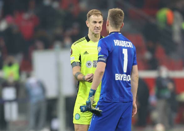 Leverkusen, Germany, 25 11 2021, Europa League, Matchday 5, Bayer 04 Leverkusen vs Celtic Glasgow, goalkeeper Joe Hart Celtic , Lukas Hradecky B04