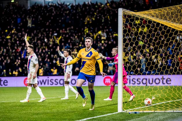 Broendby IF v Lyon, UEFA Europa League, Broendby, Denmark Broendby, Denmark. 25th, November 2021. Mikael Uhre (11) of Broendby IF scores for 1-0 during the UEFA Europa League match between Broendby IF and Lyon at Broendby Stadion in Broendby. Brondby Denmark  Copyright: xGonzalesxPhoto LassexLagonix