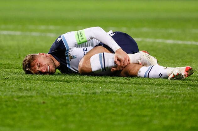 FC Lokomotiv Moscow v SS Lazio: Group E - UEFA Europa League Ciro Immobile of Lazio lies on the pitch in pain during the UEFA Europa League Group E football match between FC Lokomotiv Moscow and SS Lazio on November 25, 2021 at RZD Arena in Moscow, Russia. Moscow Russia  Copyright: xMikexKireevx originalFilename:kireev-fclokomo211125_npLnt.jpg