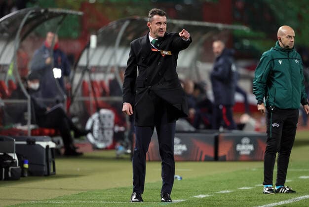 (211126) -- BELGRADE, Nov. 26, 2021 -- Ludogorets head coach Stanislav Genchev (L) gestures during the UEFA Europa League Group F football match Crvena Zvezda and Ludogorets in Belgrade, Serbia on Nov. 25, 2021. (Photo by Xinhua) (SP)SERBIA-BELGRADE-FOOTBALL-UEFA-EUROPA LEAGUE-CRVENA ZVEZDA VS LUDOGORETS PredragxMilosavljevic 