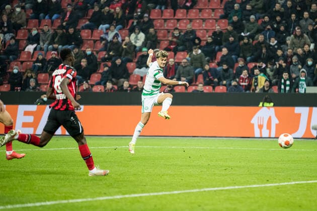UEL Bayer 04 Leverkusen Celtic FC 25 11 2021 Odilon Kossounou Bayer 04 Leverkusen, 6 , Jota Celtic FC, 17 scores to 1 2 UEL Bayer 04 Leverkusen Celtic FC, BayArena Leverkusen Copyright: xBEAUTIFULxSPORTS Wunderlx