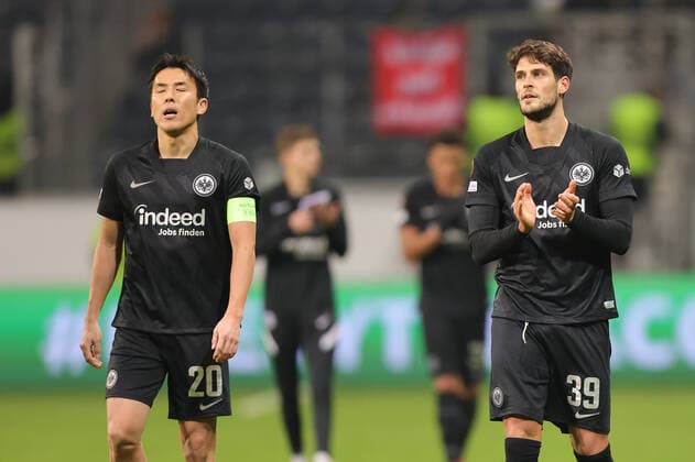 Eintracht Frankfurt Royal Antwerp FC, UEFA Europa League Left Makoto Hasebe Eintracht Frankfurt, 20 , right Goncalo Paciencia Eintracht Frankfurt, 39 UEFA Europa League match between Eintracht Frankfurt and Royal Antwerp on 25 November 2021 at Deutsche Bank Park in Frankfurt am Main , Frankfurt am Main Hesse Germany Deutsche Bank Park