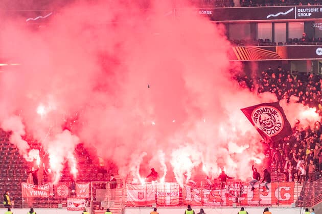 UEFA Europa League, Eintracht Frankfurt vs Royal Antwerpen FC, Frankfurt, Deutsche Bank Park, 25 11 2021 Pyro in the guest block, Eintracht Frankfurt vs Royal Antwerpen FC, Frankfurt, Deutsche Bank Park, 25 11 2021 Copyright: xBEAUTIFULxSPORTS Gawlikx