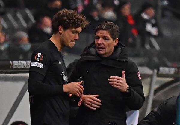 25 11 2021, xjhx, football UEFA Europa League, Eintracht Frankfurt Royal Antwerpen emspor, v l Sam Lammers Eintracht Frankfurt coach Oliver Glasner Eintracht Frankfurt zautz gestures DFL DFB REGULATES PROHIBIT ANY USE OF PHOTOGRAPHS as IMAGE SEQUENCES and or QUASI VIDEO Frankfurt am Main
