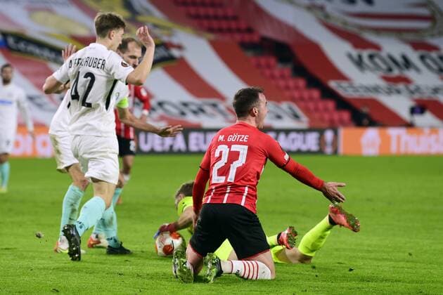 EINDHOVEN Mario Gotze of PSV Eindhoven reacts during the UEFA Europa League match between PSV Eindhoven and Sturm Graz at Phillips Stadium on November 25, 2021 in Eindhoven, Netherlands ANP OLAF KRAAK UEFA Europa League 2021 2022 xVIxANPxSportx xxANPxIVx 441173430