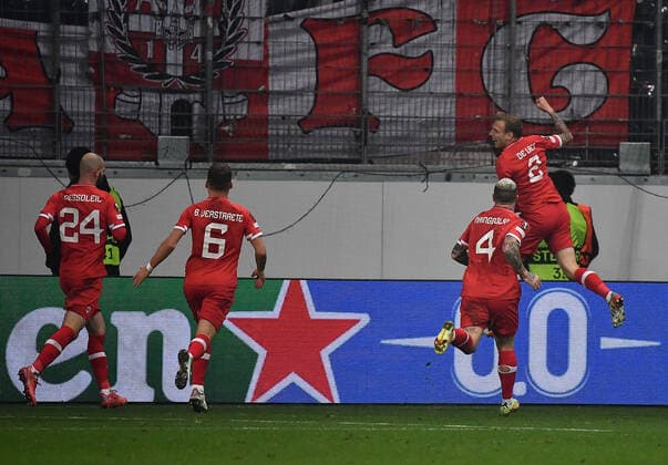 25 11 2021, xjhx, football UEFA Europa League, Eintracht Frankfurt Royal Antwerpen emspor, v l goal celebration after the supposed goal to celebrating the goal celebrateTor to 1 2 by Richie de Laet Royal Antwerpen offside VAR DFL DFB REGULATIONS PROHIBIT ANY USE OF PHOTOGRAPHS as IMAGE SEQUENCES and or QUASI VIDEO Frankfurt am Main