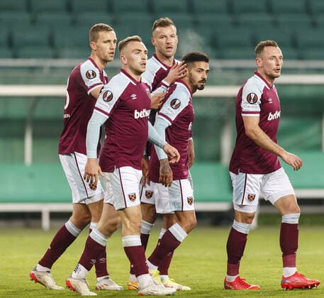 Andriy Yarmolenko of West Ham United celebrates after scoring their first goal to make the score 0-1 during the UEFA Europa League Group H match between Rapid Vienna and West Ham United at Allianz Stadion Where: Vienna, Austria When: 25 Nov 2021 Credit: Daniel phcimages Cover Images **NOT AVAILABLE FOR PUBLICATION IN UK NEWSPAPERS** Copyright: xDaniel phcimages CoverxImagesx 50935847 EDITORIAL USE ONLY. RESTRICTED TO NEWSPAPERS BASED IN THE UK