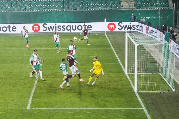 Andriy Yarmolenko of West Ham United scores their first goal to make the score 0-1 during the UEFA Europa League Group H match between Rapid Vienna and West Ham United at Allianz Stadion Where: Vienna, Austria When: 25 Nov 2021 Credit: Daniel phcimages Cover Images **NOT AVAILABLE FOR PUBLICATION IN UK NEWSPAPERS** Copyright: xDaniel phcimages CoverxImagesx 50935828 EDITORIAL USE ONLY. RESTRICTED TO NEWSPAPERS BASED IN THE UK