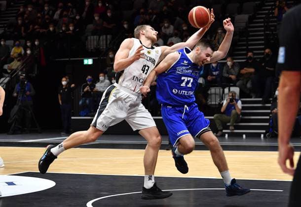 25 11 2021 Basketball International Qualifiers World Cup European Qualifiers Germany Germany vs Estonia Estonia Christian Sengfelder 43, Germany Kristian Kullamae 77, Estonia , right.