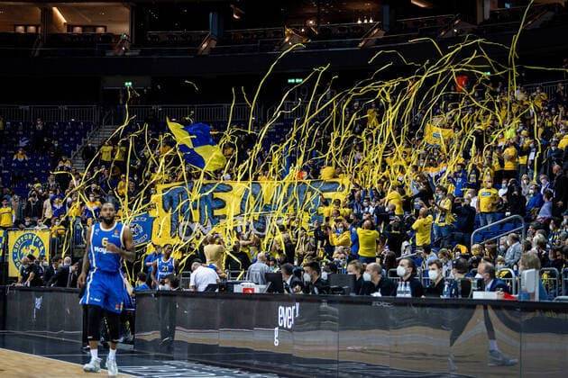 Basketball Berlin 25 11 2021 Season 2021 2022 EuroLeague 12 Matchday Alba Berlin vs Maccabi Tel Aviv Fans Fanblock Maccabi Tel Aviv