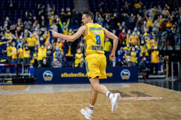 Basketball Berlin 25 11 2021 Season 2021 2022 EuroLeague 12 Matchday Alba Berlin vs Maccabi Tel Aviv Cheers Marcus Eriksson Alba, No 8
