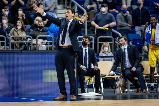 Basketball Berlin 25 11 2021 Season 2021 2022 EuroLeague 12 Matchday Alba Berlin vs Maccabi Tel Aviv Coach Israel Gonzalez Alba