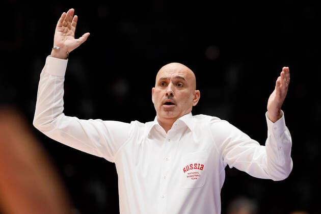 Russia V Italy - FIBA Basketball World Cup 2023 Qualifiers Russia head coach Zoran Lukic reacts during the FIBA Basketball World Cup 2023 Qualifying Tournament match between Russia and Italy on November 26, 2021 at Yubileyny Sports Palace in Saint Petersburg, Russia. Saint Petersburg Russia  Copyright: xMikexKireevx originalFilename:kireev-notitle211126_npi74.jpg