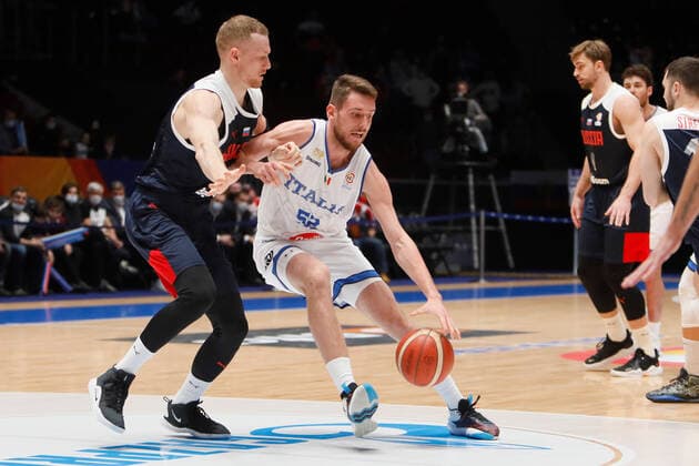 Russia V Italy - FIBA Basketball World Cup 2023 Qualifiers Alessandro Lever (C) of Italy and Sergey Toropov of Russia in action during the FIBA Basketball World Cup 2023 Qualifying Tournament match between Russia and Italy on November 26, 2021 at Yubileyny Sports Palace in Saint Petersburg, Russia. Saint Petersburg Russia  Copyright: xMikexKireevx originalFilename:kireev-notitle211126_nphJ6.jpg