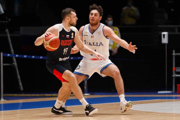 Russia V Italy - FIBA Basketball World Cup 2023 Qualifiers Ivan Strebkov (L) of Russia and Alessandro Pajola of Italy in action during the FIBA Basketball World Cup 2023 Qualifying Tournament match between Russia and Italy on November 26, 2021 at Yubileyny Sports Palace in Saint Petersburg, Russia. Saint Petersburg Russia  Copyright: xMikexKireevx originalFilename:kireev-notitle211126_npIUQ.jpg