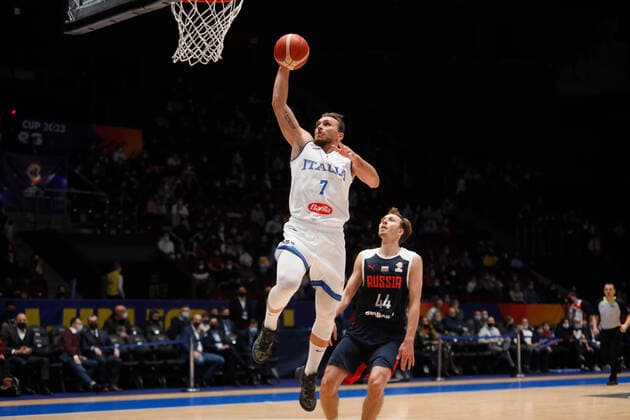 Russia V Italy - FIBA Basketball World Cup 2023 Qualifiers Stefano Tonut (C) of Italy and Artem Komolov of Russia in action during the FIBA Basketball World Cup 2023 Qualifying Tournament match between Russia and Italy on November 26, 2021 at Yubileyny Sports Palace in Saint Petersburg, Russia. Saint Petersburg Russia  Copyright: xMikexKireevx originalFilename:kireev-notitle211126_npL6B.jpg
