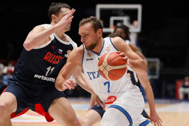 Russia V Italy - FIBA Basketball World Cup 2023 Qualifiers Semen Antonov (L) of Russia and Stefano Tonut of Italy in action during the FIBA Basketball World Cup 2023 Qualifying Tournament match between Russia and Italy on November 26, 2021 at Yubileyny Sports Palace in Saint Petersburg, Russia. Saint Petersburg Russia  Copyright: xMikexKireevx originalFilename:kireev-notitle211126_np7dl.jpg