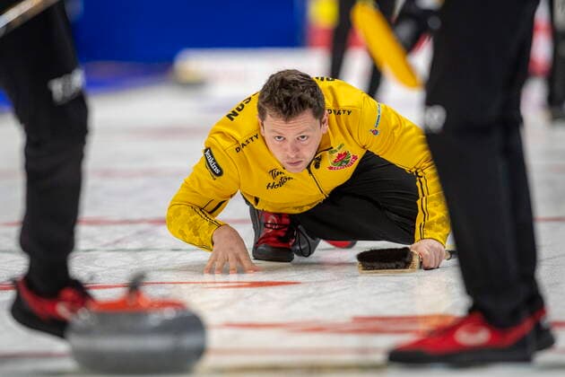 November 26, 2021, Saskatoon, SK, Canada: Team Gunnlaugson skip Jason Gunnlaugson throws against Team Koe during Draw 16 of the 2021 Canadian Olympic curling trials in Saskatoon, Friday, November 26, 2021. Jason Gunnlaugson  - ZUMAc35_ 20211126_zaf_c35_025 Copyright: xLiamxRichardsx