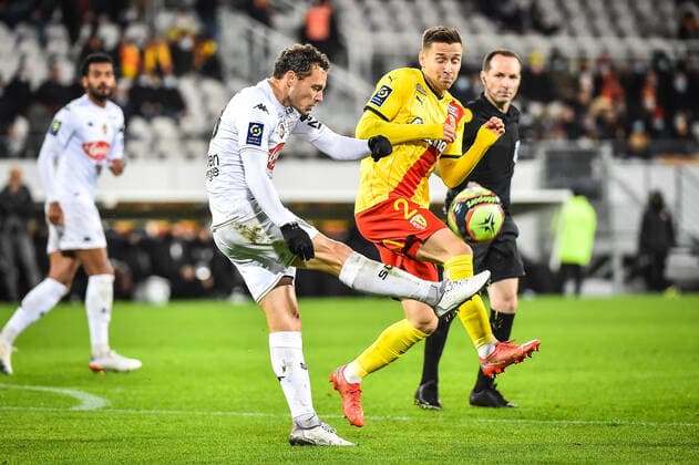 Vincent MANCEAU of Angers and Przemyslaw Adam FRANKOWSKI of Lens FOOTBALL : RC Lens vs Angers SCO - Ligue 1 Uber Eats - 26 11 2021 MatthieuMirville Panoramic 