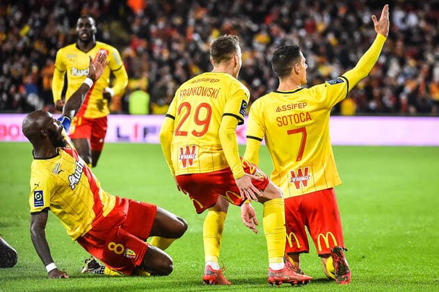 Florian SOTOCA of Lens celebrate his goal with teammates FOOTBALL : RC Lens vs Angers SCO - Ligue 1 Uber Eats - 26 11 2021 MatthieuMirville Panoramic 