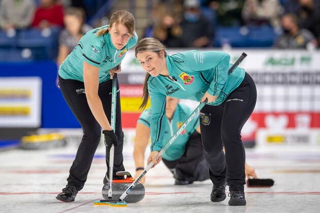 November 26, 2021, Saskatoon, SK, Canada: Team Scheidegger second Jessie Haughian, left, and third Cary-Anne McTaggart sweep against Team Homan during Draw 17 of the 2021 Canadian Olympic curling trials in Saskatoon, Friday, November 26, 2021. Cary-Anne McTaggart, Jessie Haughian  - ZUMAc35_ 20211126_zaf_c35_162 Copyright: xLiamxRichardsx