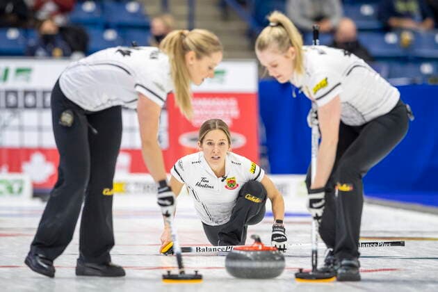 November 26, 2021, Saskatoon, SK, Canada: Team Jones third Kaitlyn Lawes throws against Team Fleury during Draw 17 of the 2021 Canadian Olympic curling trials in Saskatoon, Friday, November 26, 2021. Kaitlyn Lawes  - ZUMAc35_ 20211126_zaf_c35_202 Copyright: xLiamxRichardsx