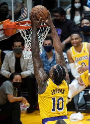 November 26, 2021, Los Angeles, California, USA: DeAndre Jordan 10 of the Los Angeles Lakers dunks the ball during their regular season NBA, Basketball Herren, USA game with the Sacramento Kings on Friday November 26, 2021 at the Staples Center in Los Angeles, California. PI Los Angeles USA - ZUMAp124 20211126_zaa_p124_007 Copyright: xJAVIERxROJASx